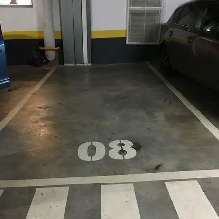 Yingying With A Free Parking Space 리스본