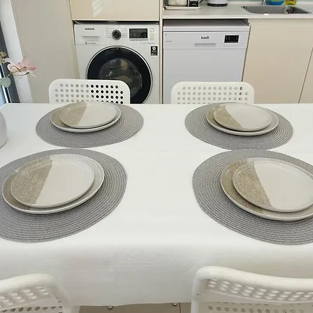 Yingying With A Free Parking Space Lisboa